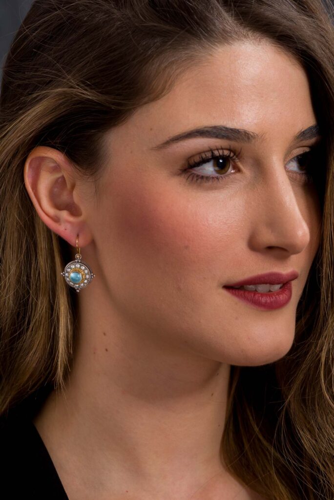 Athenian flowers Aphrodite round earrings in 18K Gold and Sterling Silver with peridot - Image 2