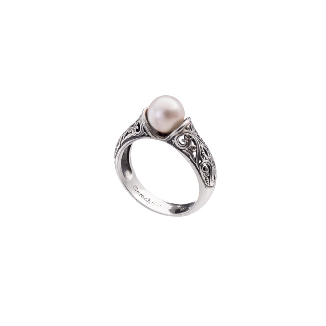 Classic pearl ring in Sterling Silver
